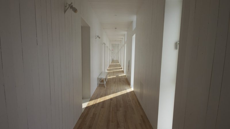 Reguły prawidłowego montażu paneli podłogowych