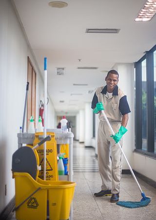 Czy opłaca zdecydować się na pranie dywanów?