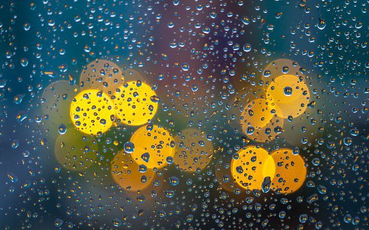 Lampy i wnętrze – w jaki sposób to połączyć?